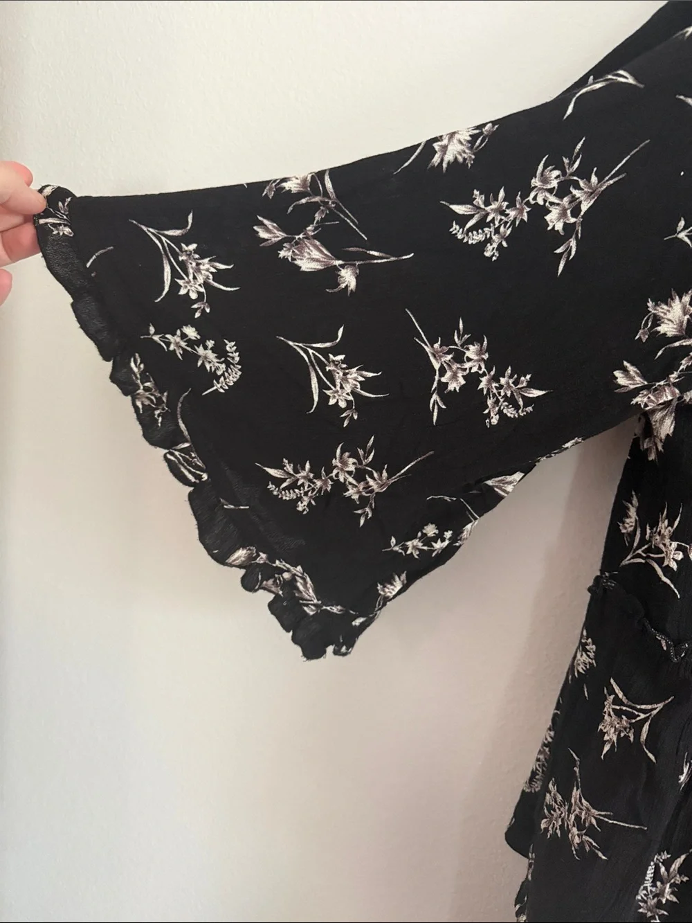 Doe & Rae Black Floral Layering Cardigan - Medium [PH0897]